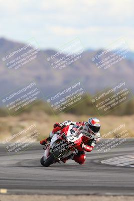 media/Nov-16-2025-Race Pace (Sun) [[8c5fa54630]]/Non Verified Riders (1st 20 Minutes)/5-Turn 15 (110pm)/